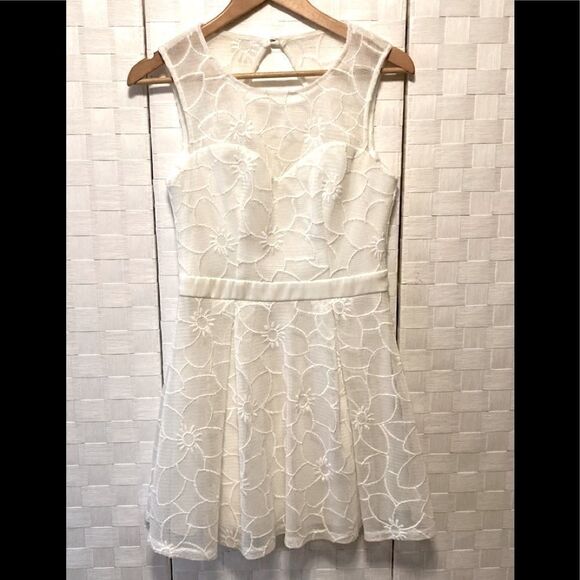 Camille La Vie white Dress - Picture 2 of 6